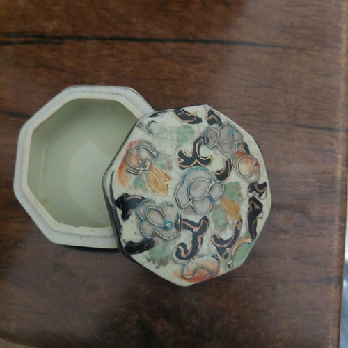 Satsuma porcelain jewelry box like new