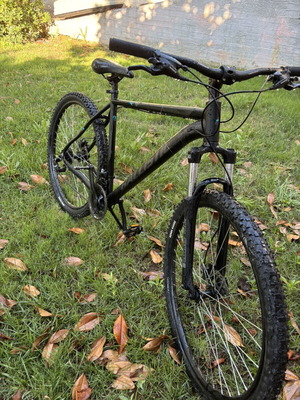 Balistic Mountainbike like new, disc brakes, speeds, black
