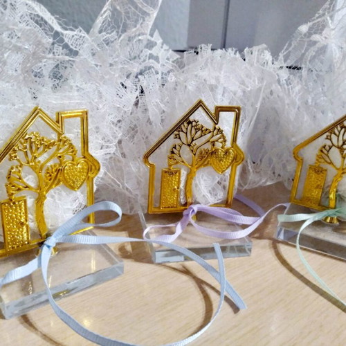 Bombonieres new, pack of 37, metal houses with plexiglass base