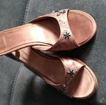Clarks παντόφλες με χειροποίητη διακόσμηση από μεταξωτό σατέν μεταχειρισμένες, μέγεθος 38, ροζ