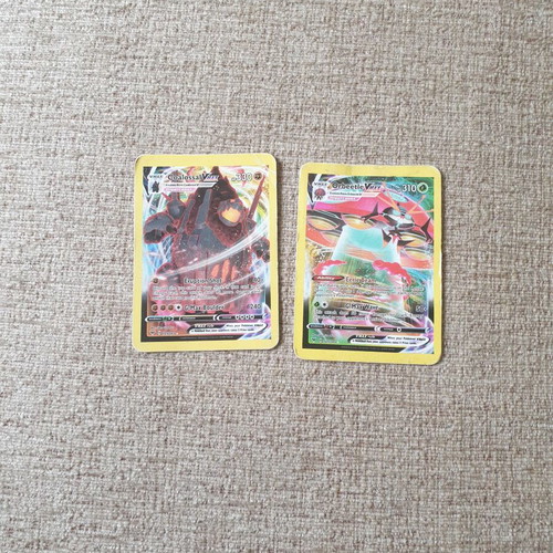 Pokémon V-max cards like new, pack of 4