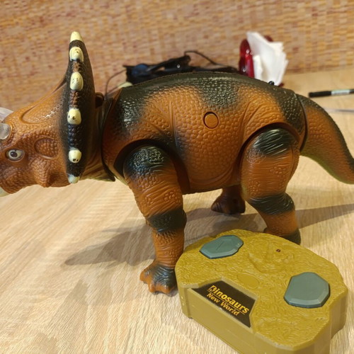 Dinosaur remote control like new