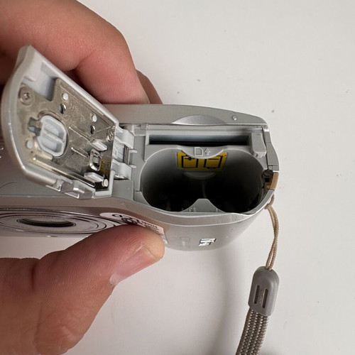 Nikon Coolpix L18 camera for parts or repair