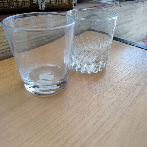 Whiskey glass set of 2 like new
