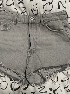 Denim shorts gray with frayed edges like new, Bershka, size M