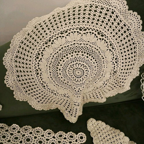 Table linens like new, set of about 80 pieces