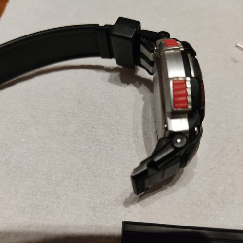 Q&Q wristwatch used with new battery and broken strap, black