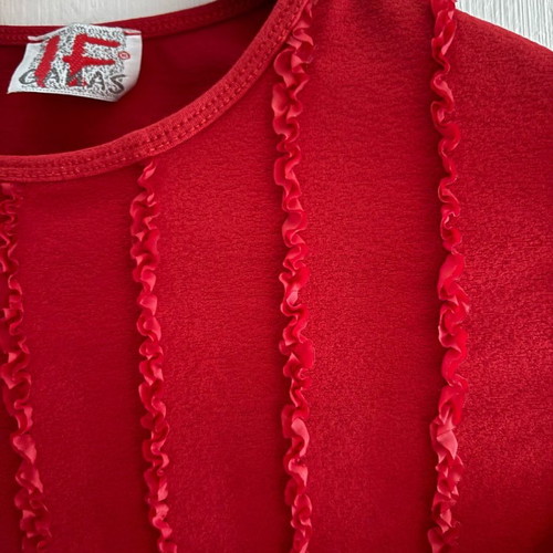 If blouse red used with transparent sleeves, size M