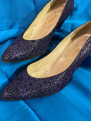 Pumps like new black with blue, size 38, leather