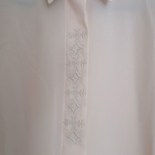 Women's shirt ecru with decorative embroidery like new XXL