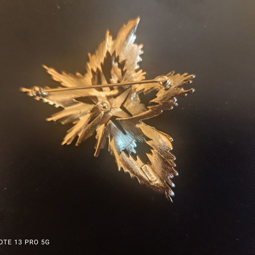 Crown Trifari Brooch vintage, gold-plated exploding star, like new