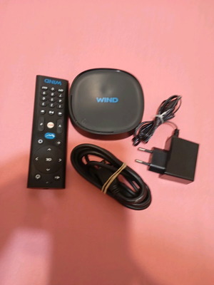 Wind Android TV box used, with YouTube and Netflix