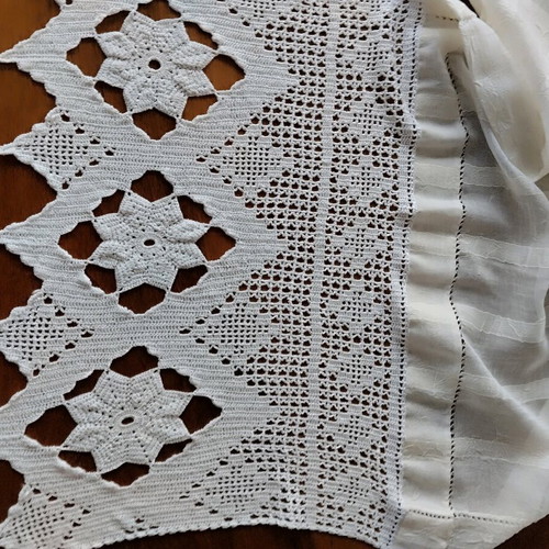 Handmade runner with floss lace like new 200x42 cm