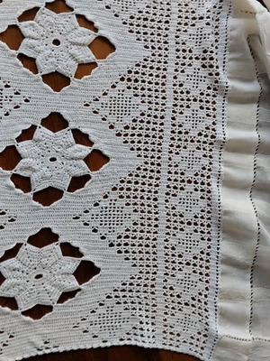 Handmade runner with floss lace like new 200x42 cm
