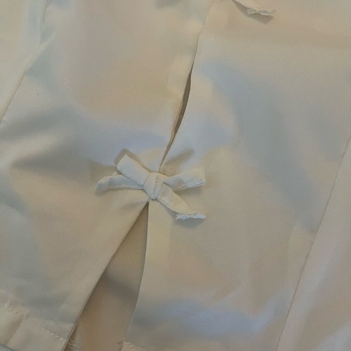 White sleeveless top with bows size S like new