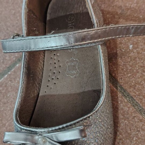 Ballerinas size 29 silver with leather insole like new