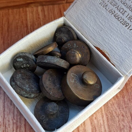 Old scale weights and pans set