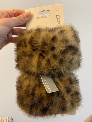Parfois faux fur wrist warmers new with leopard print