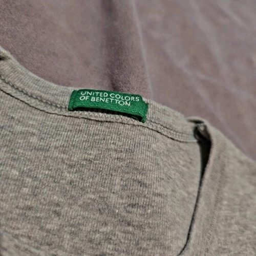 Tshirt United Colors of Benetton 100% cotton like new, Y2K style
