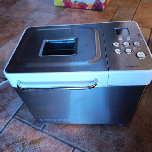 Kenwood Bread Maker like new with complete guide