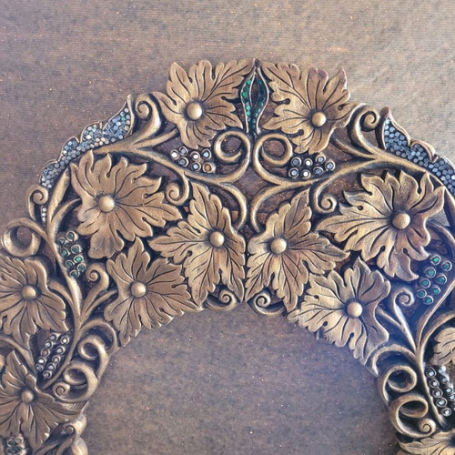 Mirror frame used with many details