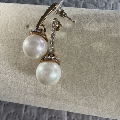 Earrings with pearls and rhinestones like new, gold tone