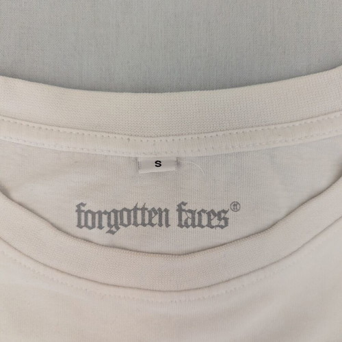 Forgotten Faces Heavyweight Graphic T-Shirt size S, cream