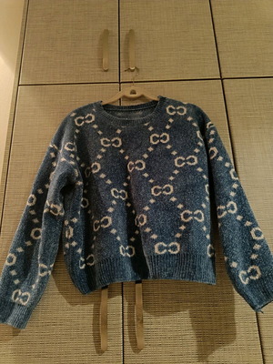 Pullover like new, white and blue, one size