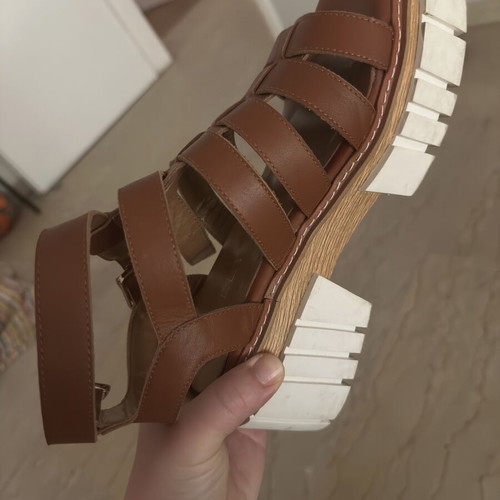 Favela brown leather flatform sandals like new