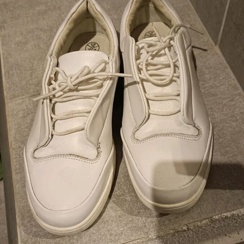 Sneakers athletic white shoes like new, size 38
