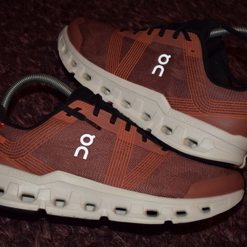 On sports shoes size 47 brown like new