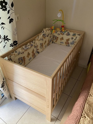 Κούνια Mothercare μεταχειρισμένη με στρώμα, που γίνεται κρεβάτι
