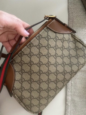 Gucci емблема чанта за рамо, бежова