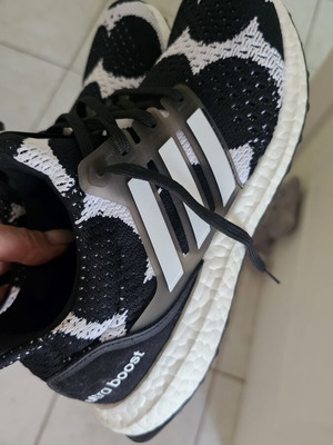 Adidas athletic shoes new, size 39, black and white
