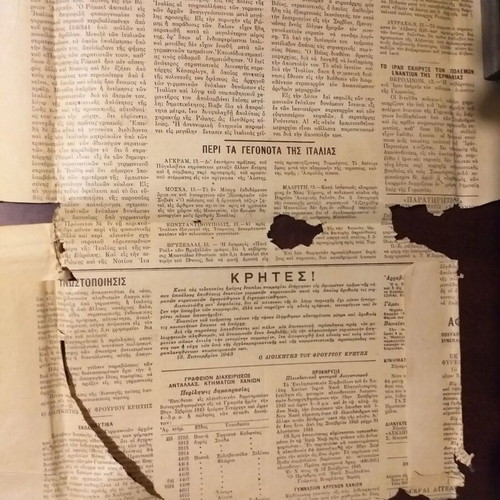 Collectible newspaper scraps used, set of historic issues