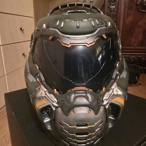 Doom Eternal Collector's Edition PS4 like new with wearable helmet