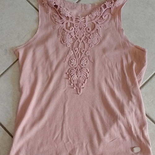 Vintage sleeveless blouse used, pink with lace embroidery