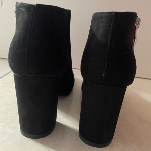 Black suede ankle boots Pull & Bear size 36 used with gift brown fur vest Bershka size S