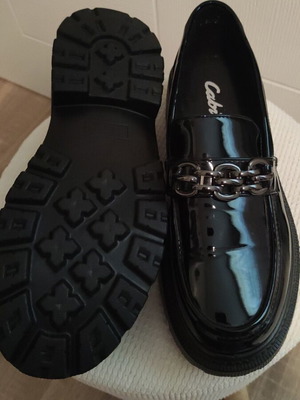Loafers new black size 40, lightweight and comfortable