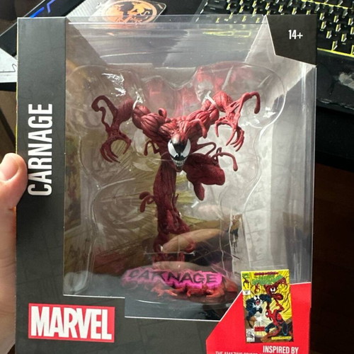 McFarlane Carnage figure like new, limited edition with stand