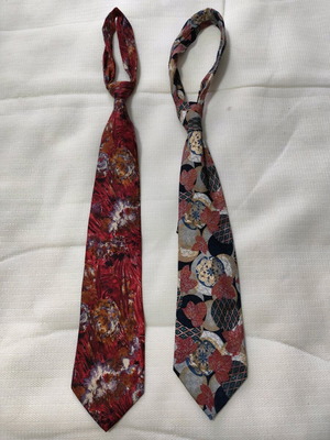 Silk printed ties like new, red shades, set of 2 pieces