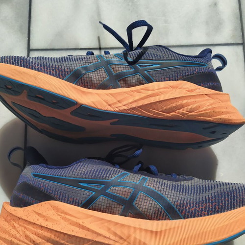 Asics Novablast 3 running shoes like new, blue orange, size 44