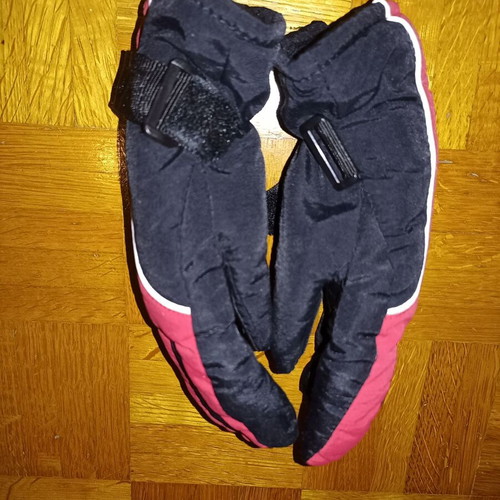 Winter gloves new, pack of 2 pairs in L and M sizes, black and red