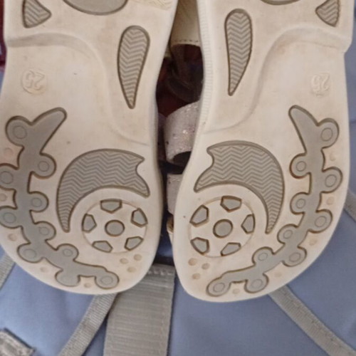 Happy Bee leather anatomical sandals size 25 like new, girl