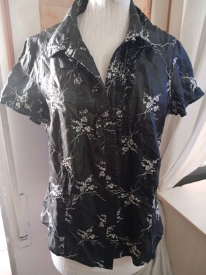 Polamiso black blouse with white embroidered flowers like new, size 44