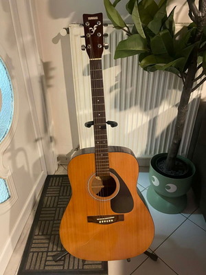 Yamaha F310 acoustic guitar used, fully functional, needs strings