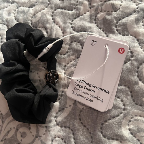 Lululemon scrunchies new
