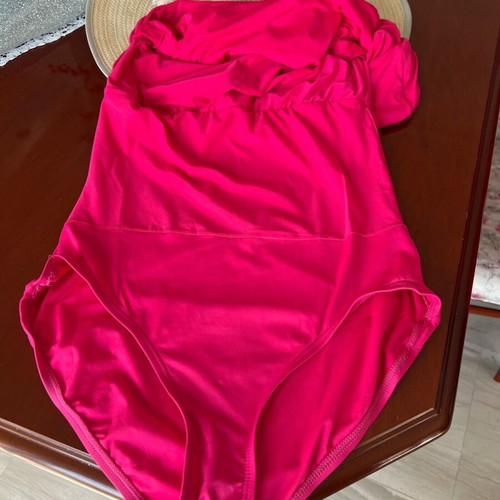 Juicy Couture fuchsia swimsuit like new, size XL