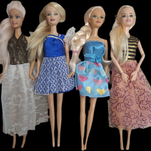 Lot of five dolls like new