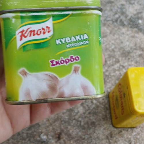 Collectible tins used, set of 2 pieces